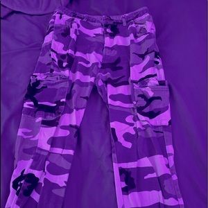 Camo cargo pants 💜